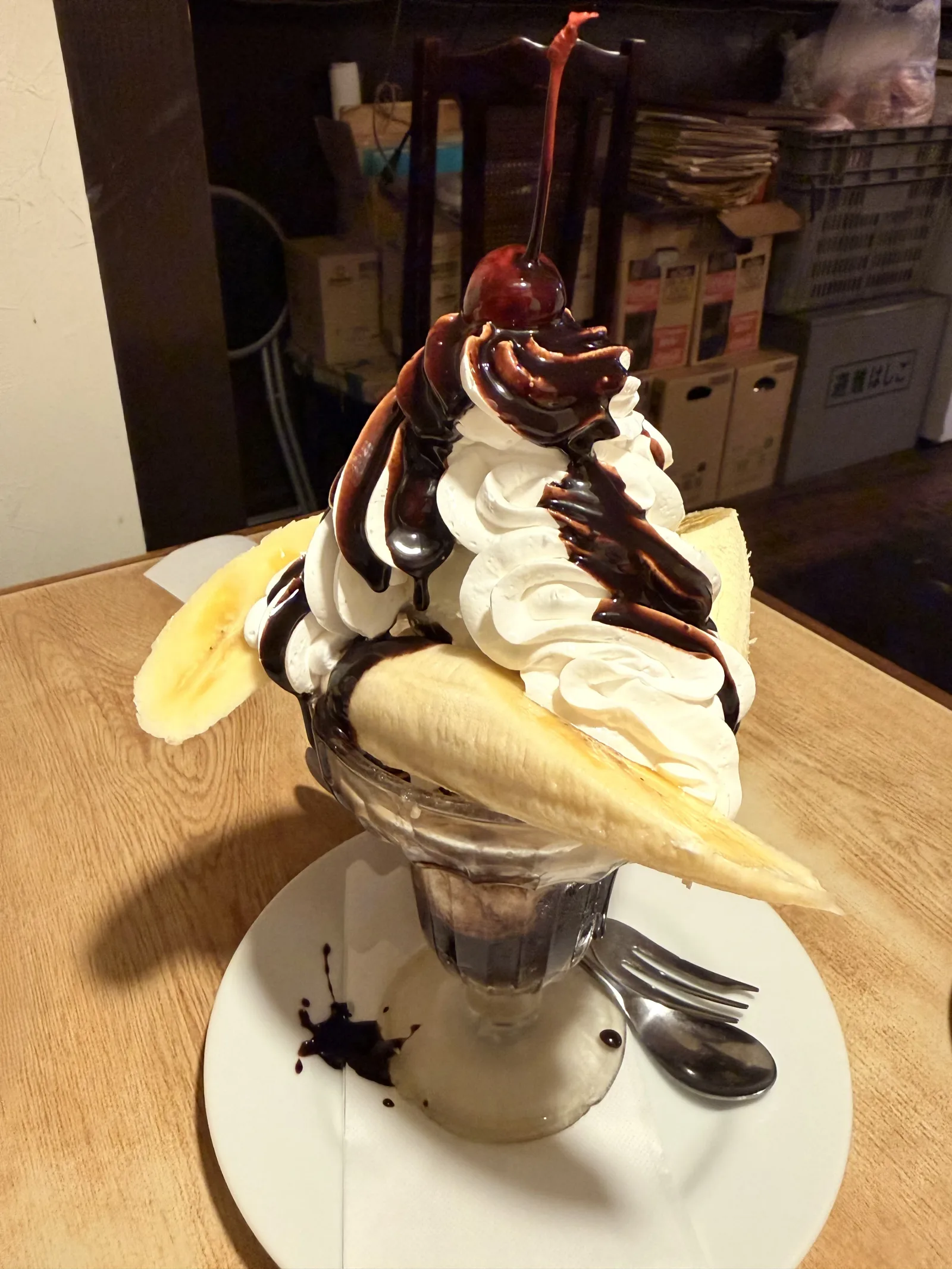 ロッカのチョコバナナパフェ。質実剛健。